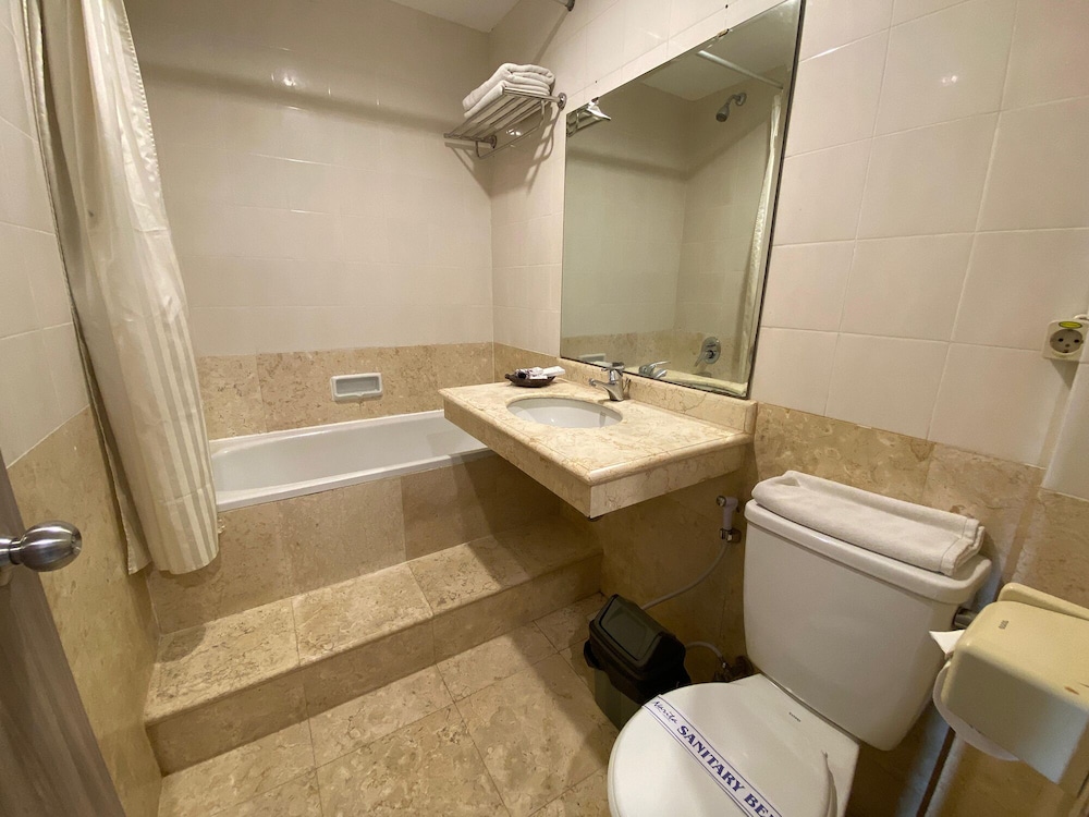 Narita Hotel Tulungagung 33/35