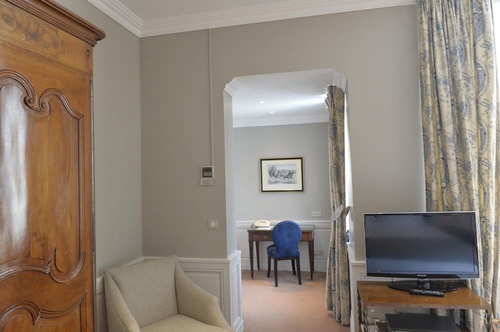 Hotel de Londres 24/33
