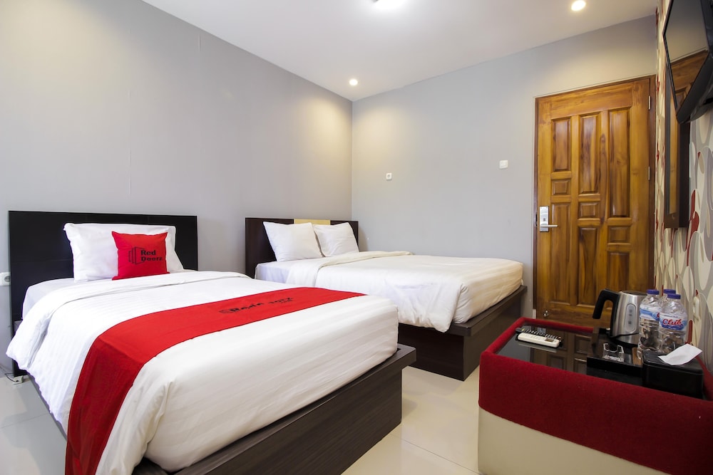 RedDoorz Plus @ Paal 2 Manado (RedDoorz - Elfah Hotel) 18/41