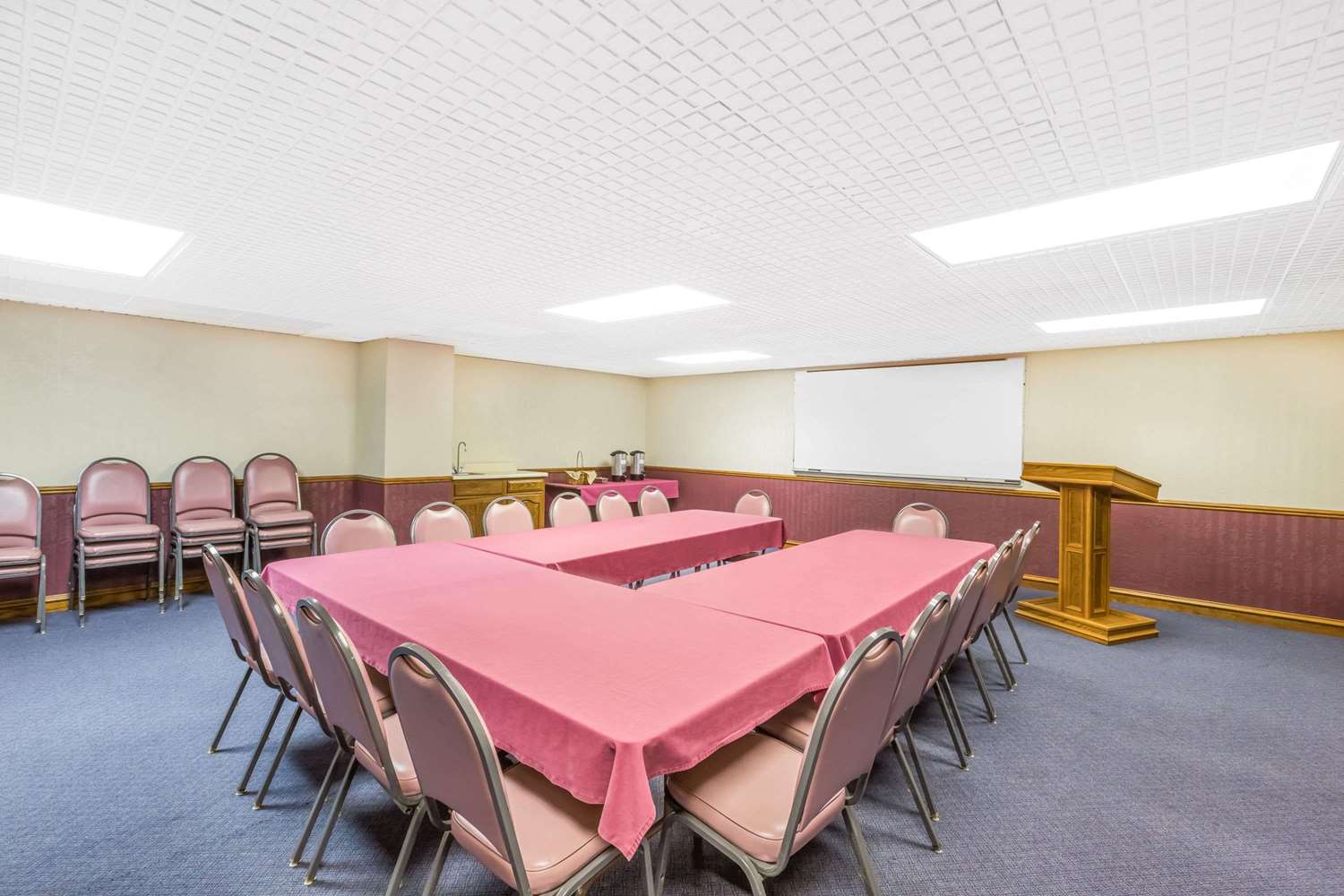 Knights Inn And Suites South Sioux City 6/7