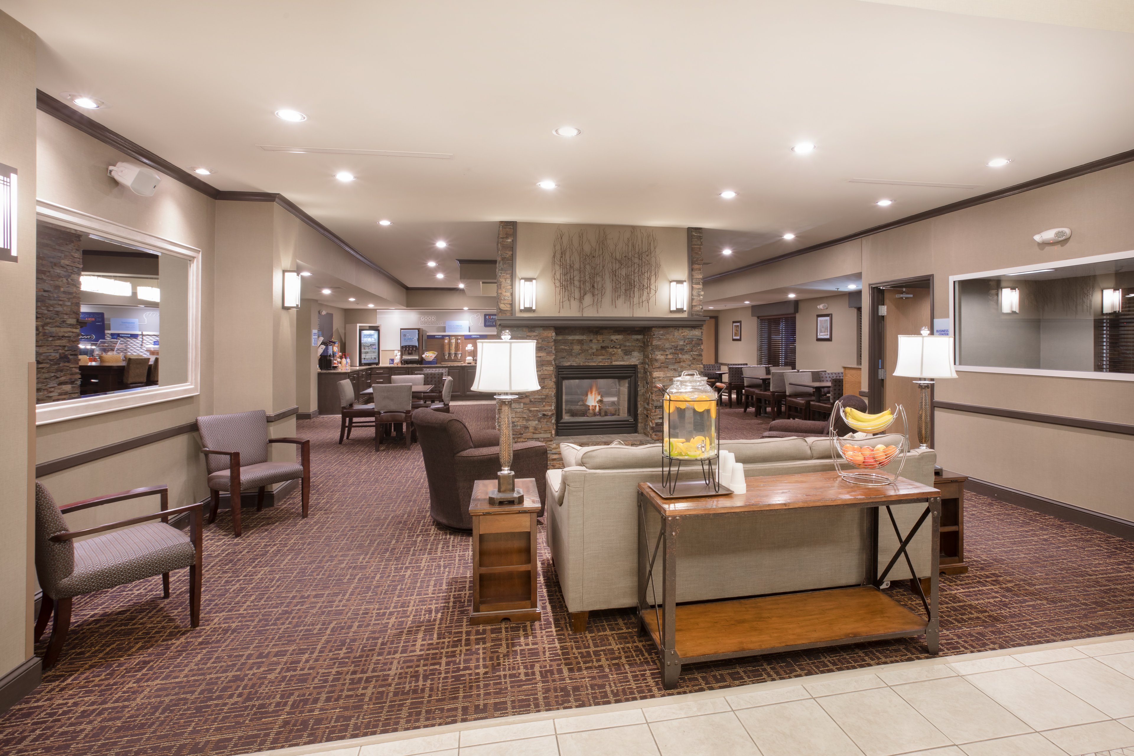 Holiday Inn Express Hotel Suites Yankton 59/71