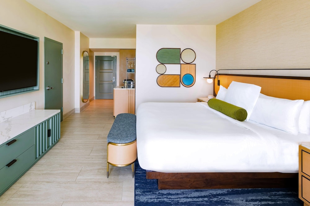 Pool, King Bed
