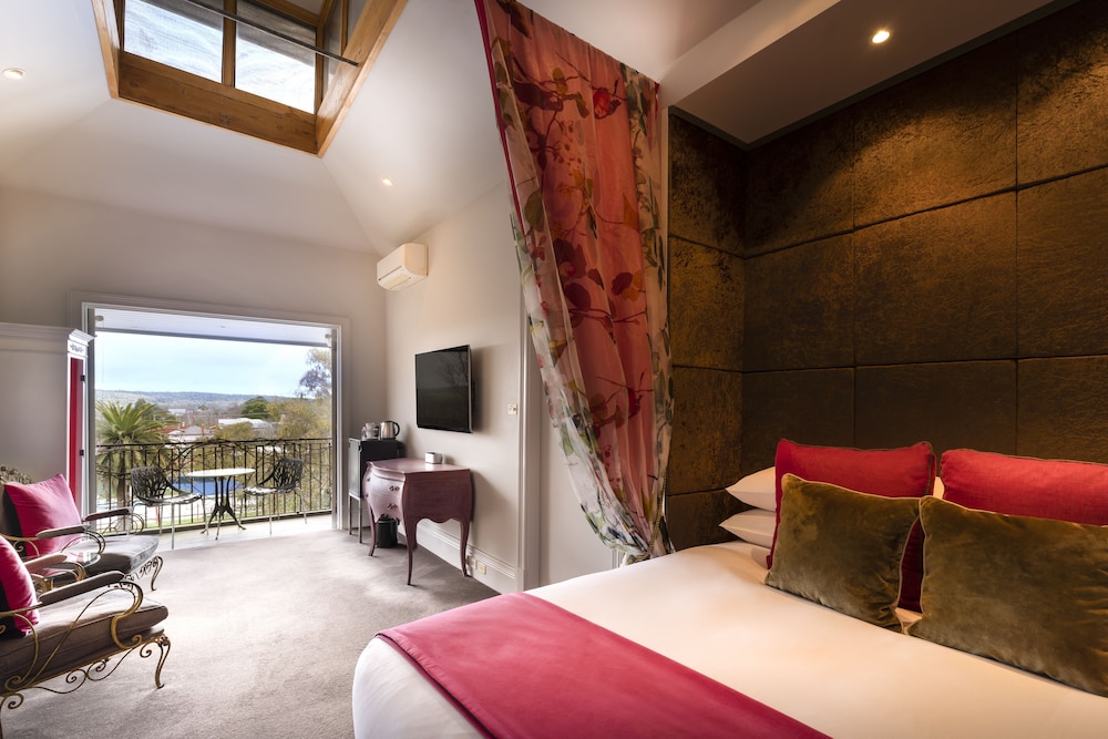 غرفة بسرير كينج بشرفة
