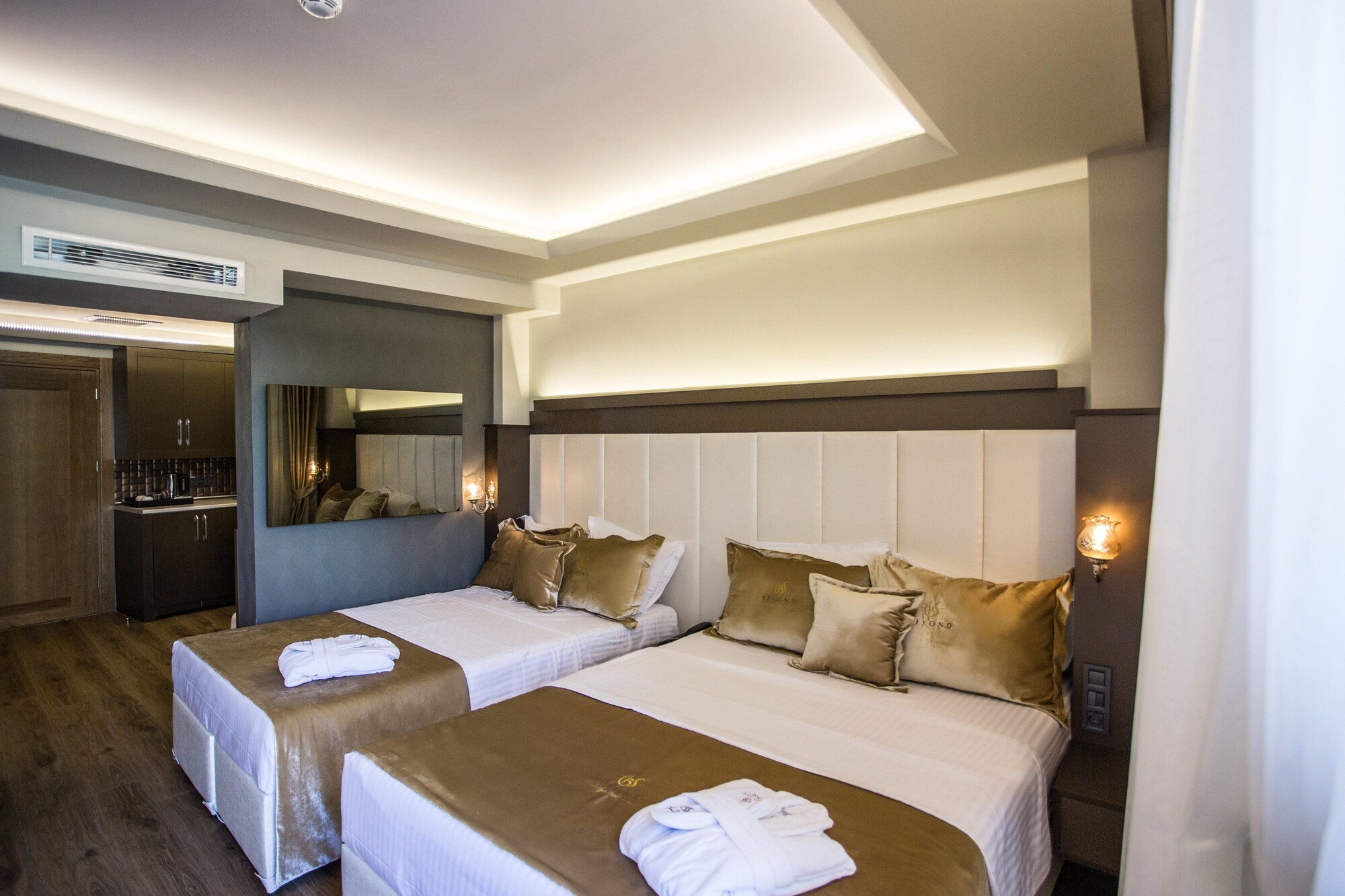 DELUXE, SUITE, HOT TUB