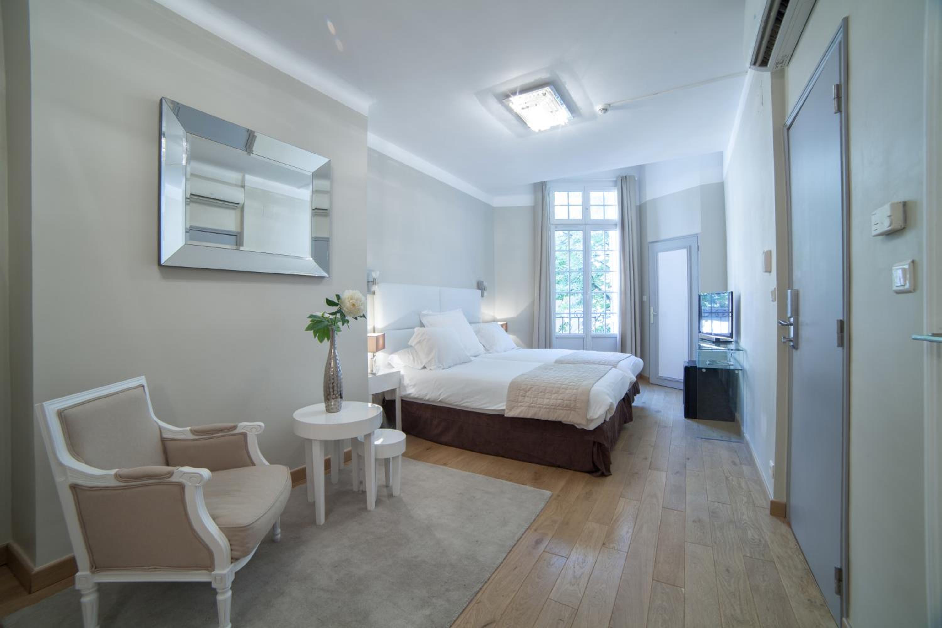 جناح بسرير مزدوج أو سريرين منفصلين، HOTEL DE FRANCE 8/10