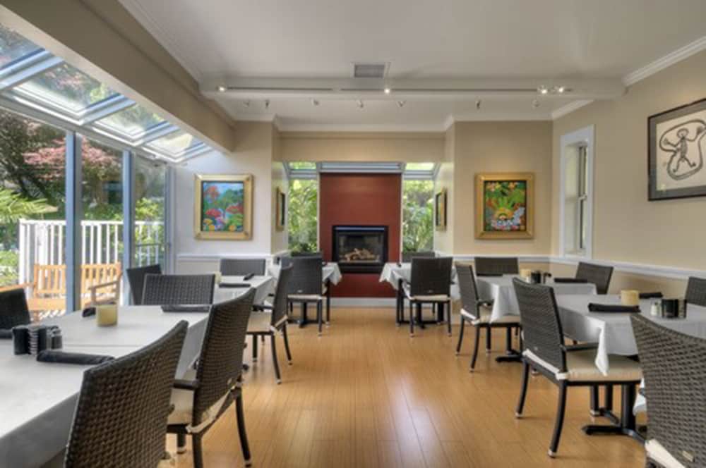 Dinah's Garden Hotel 52/60