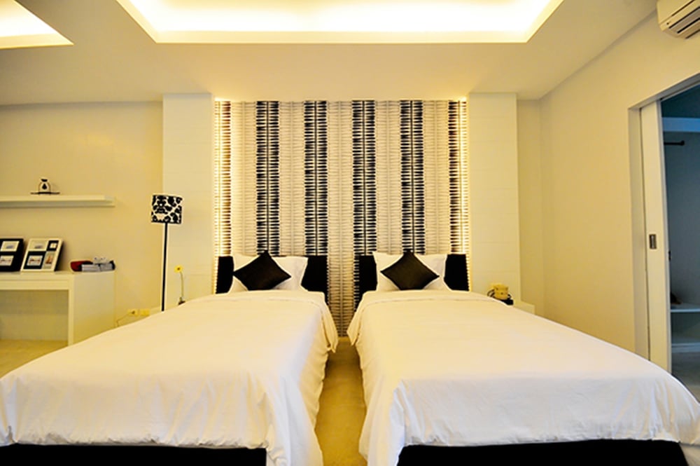 SURINTRA BOUTIQUE RESORT 6/25