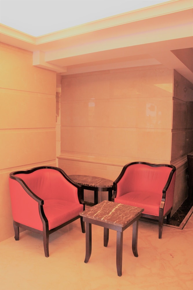 Lander Hotel Prince Edward 26/32