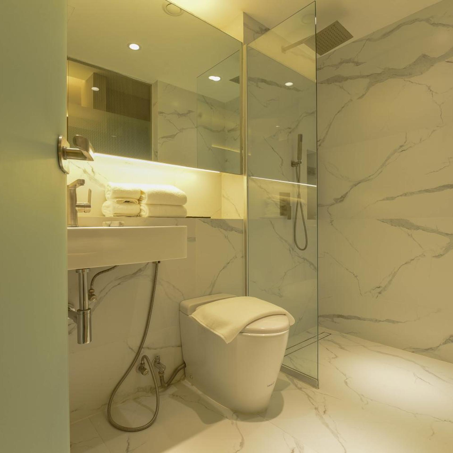 Standard, Single Bed, Queen Bed, No Window، Red Hotel Cubao 5/10