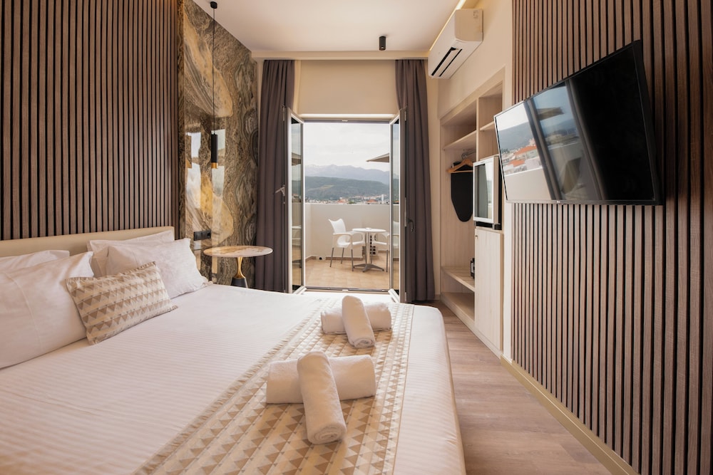 Nefeli Hotel 27/68