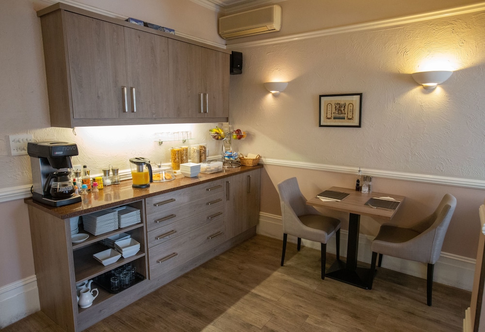 The Corner House Hotel Guest House 36/45