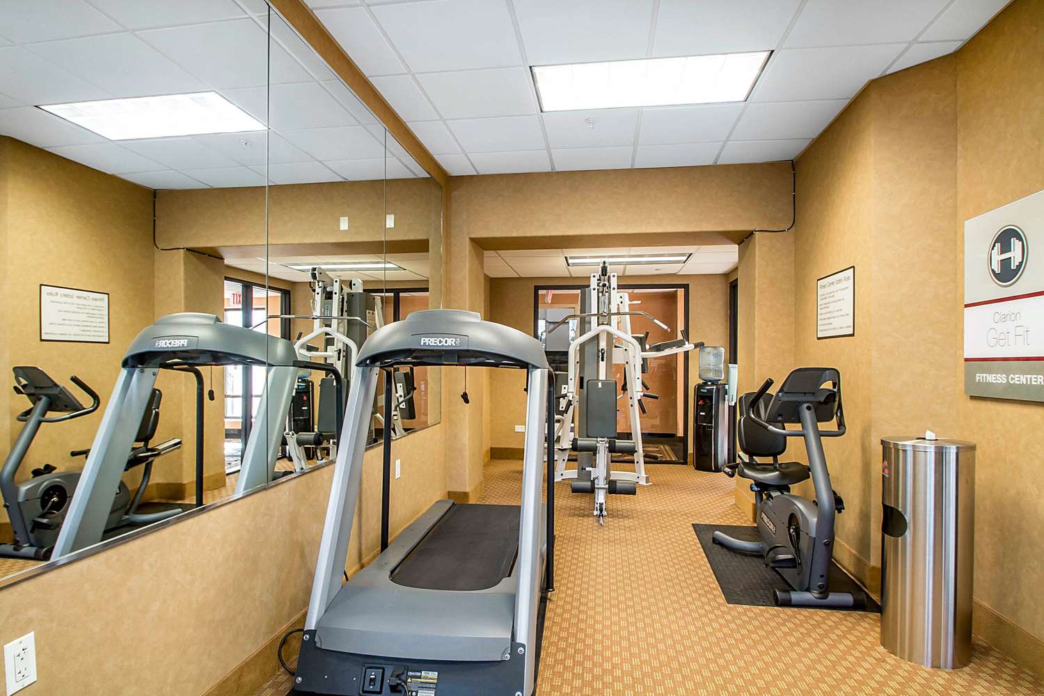 Clarion Inn Elmhurst - Oak Brook near I-88, I-290, I-294 21/43