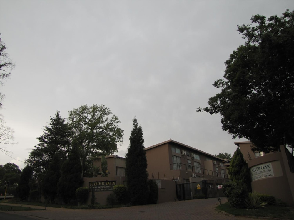 Silver Oak Luxury Accommodation 6/33