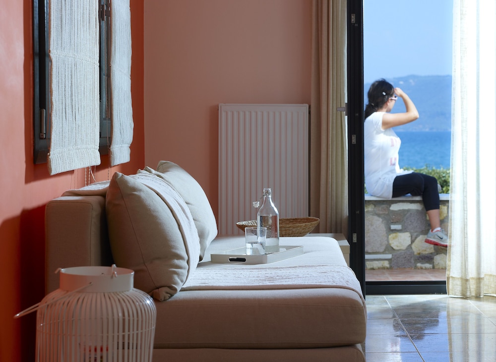 Aeolis Apartments & Studios 28/67