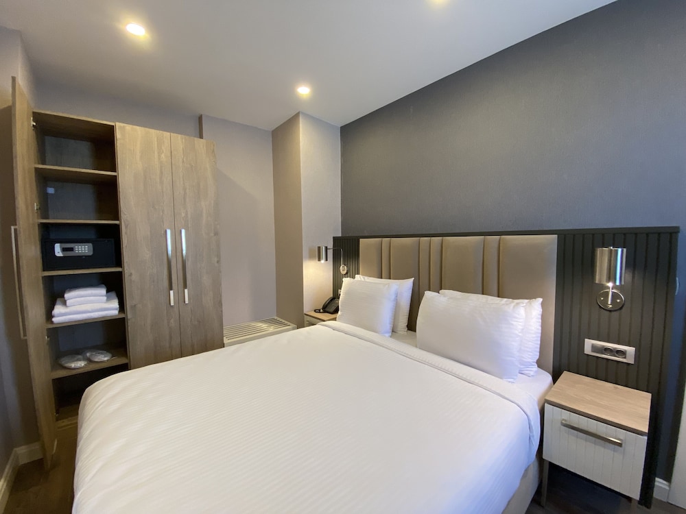 Suite, Double Bed, Sofa, Roof Floor