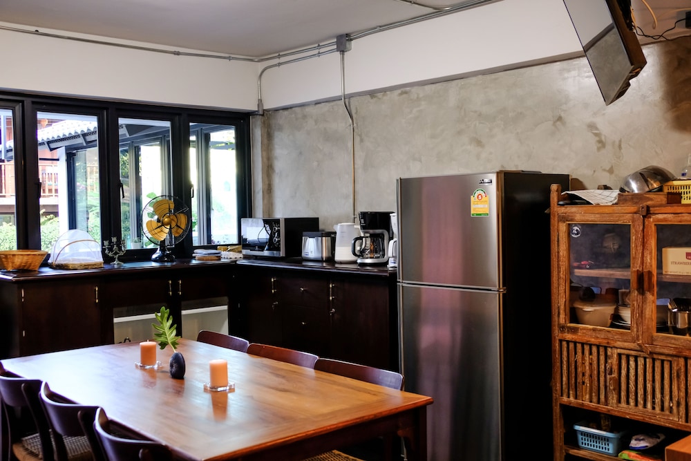 Baan Lung Poshtel 24/32