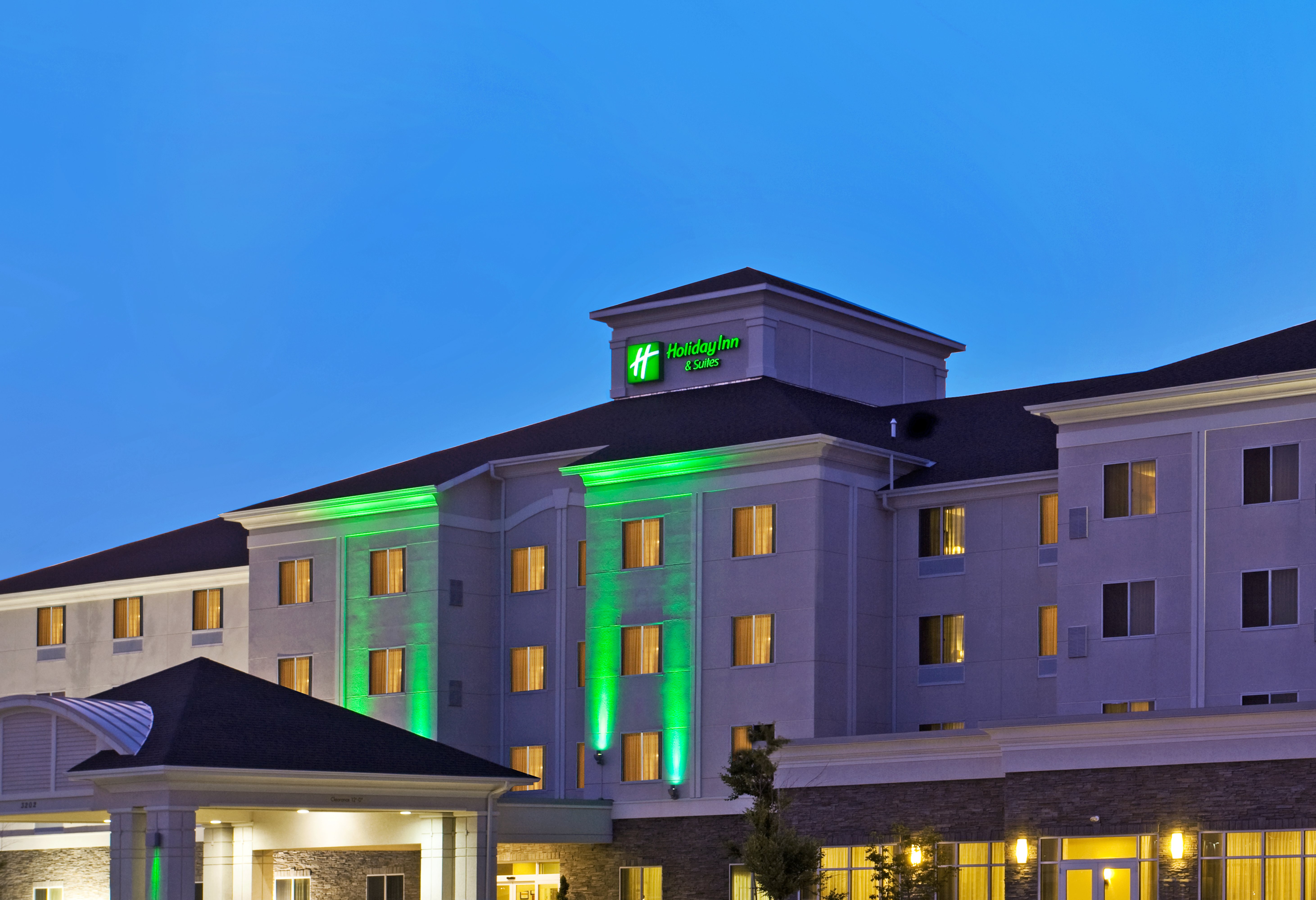 Holiday Inn Hotel Suites Bloomington Airport 1/50