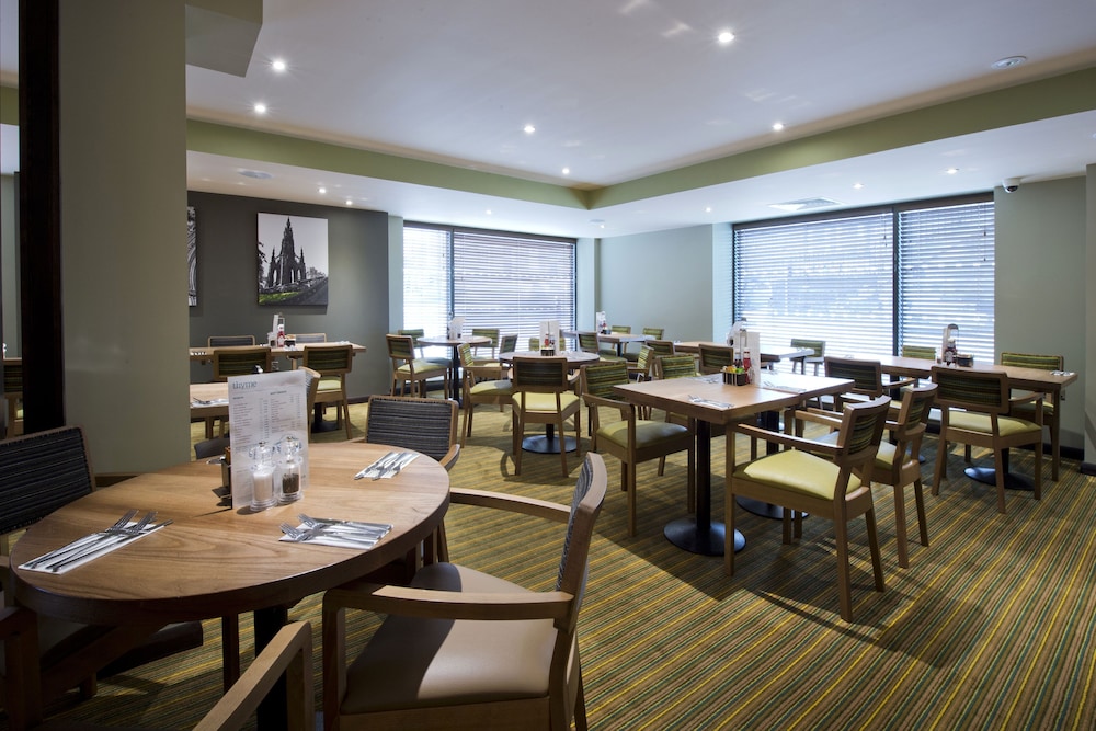 Premier Inn Edinburgh City Centre York Pl/St James 38/58
