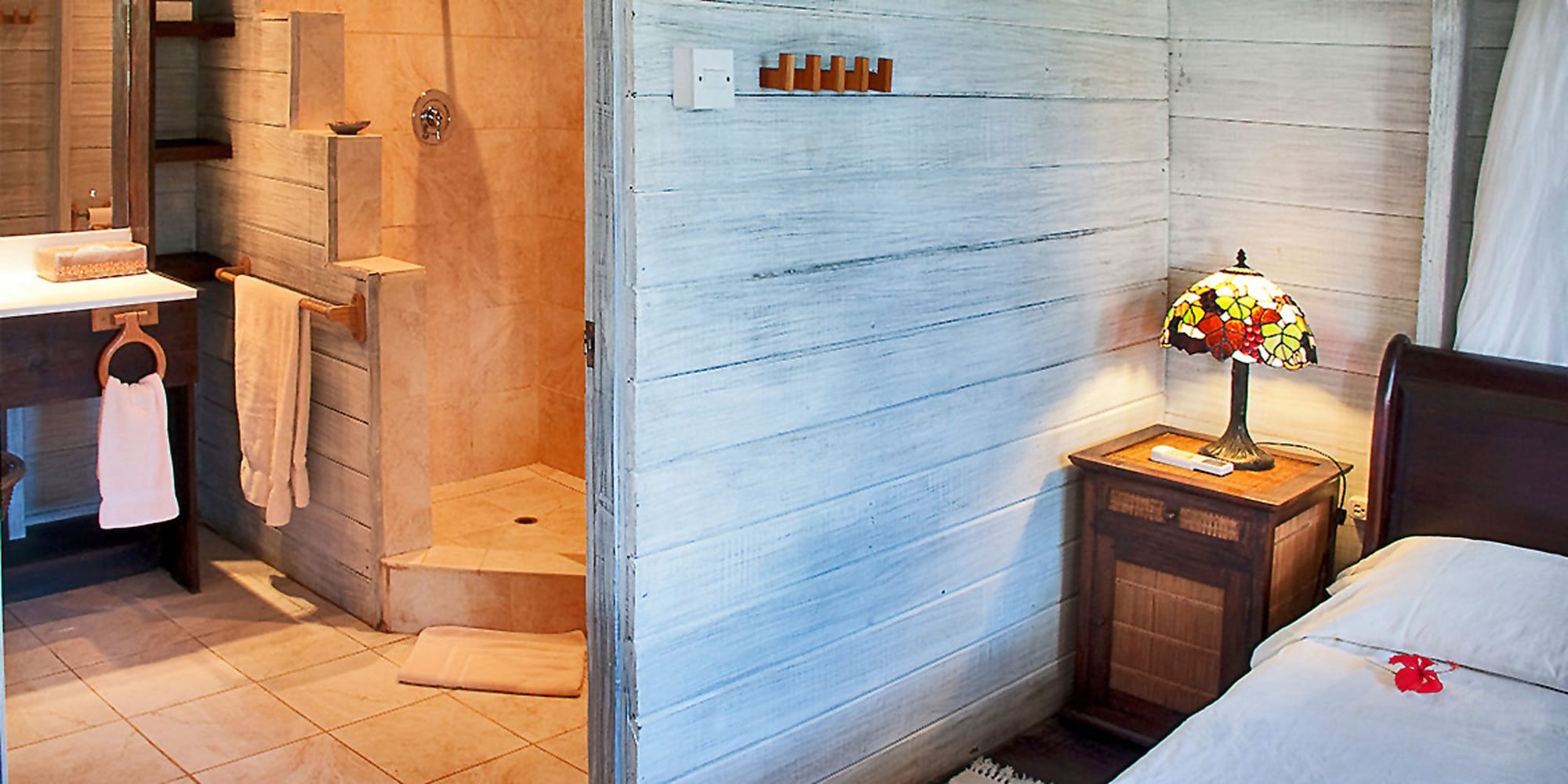 Rock, Cottage, Apartment, Queen Bed, Bathtub