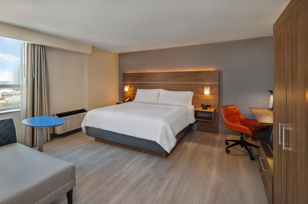 Standard, King Bed, Extra Floor Space