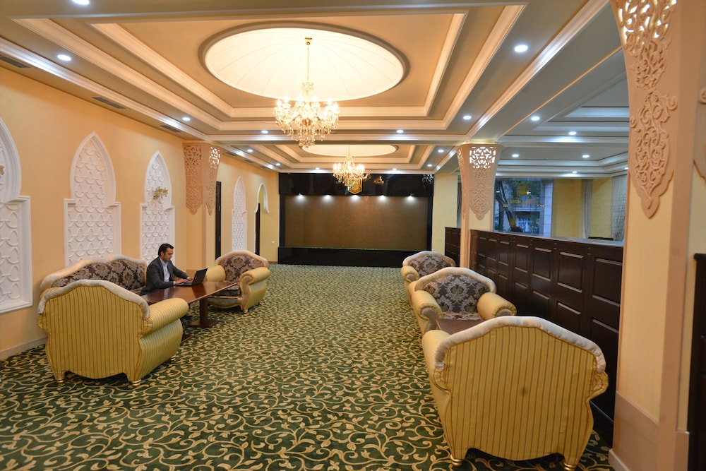 Gloria Hotel 23/28