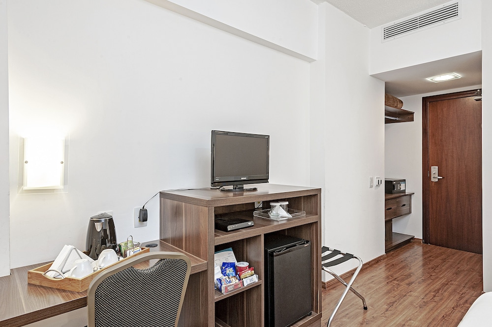 Firenze Business Hotel (ex Slaviero Essential Palhoca Viacatarina) 53/63