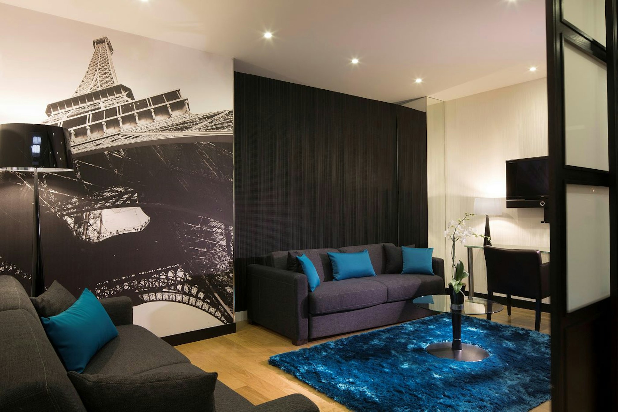 L Empire Paris 43/63