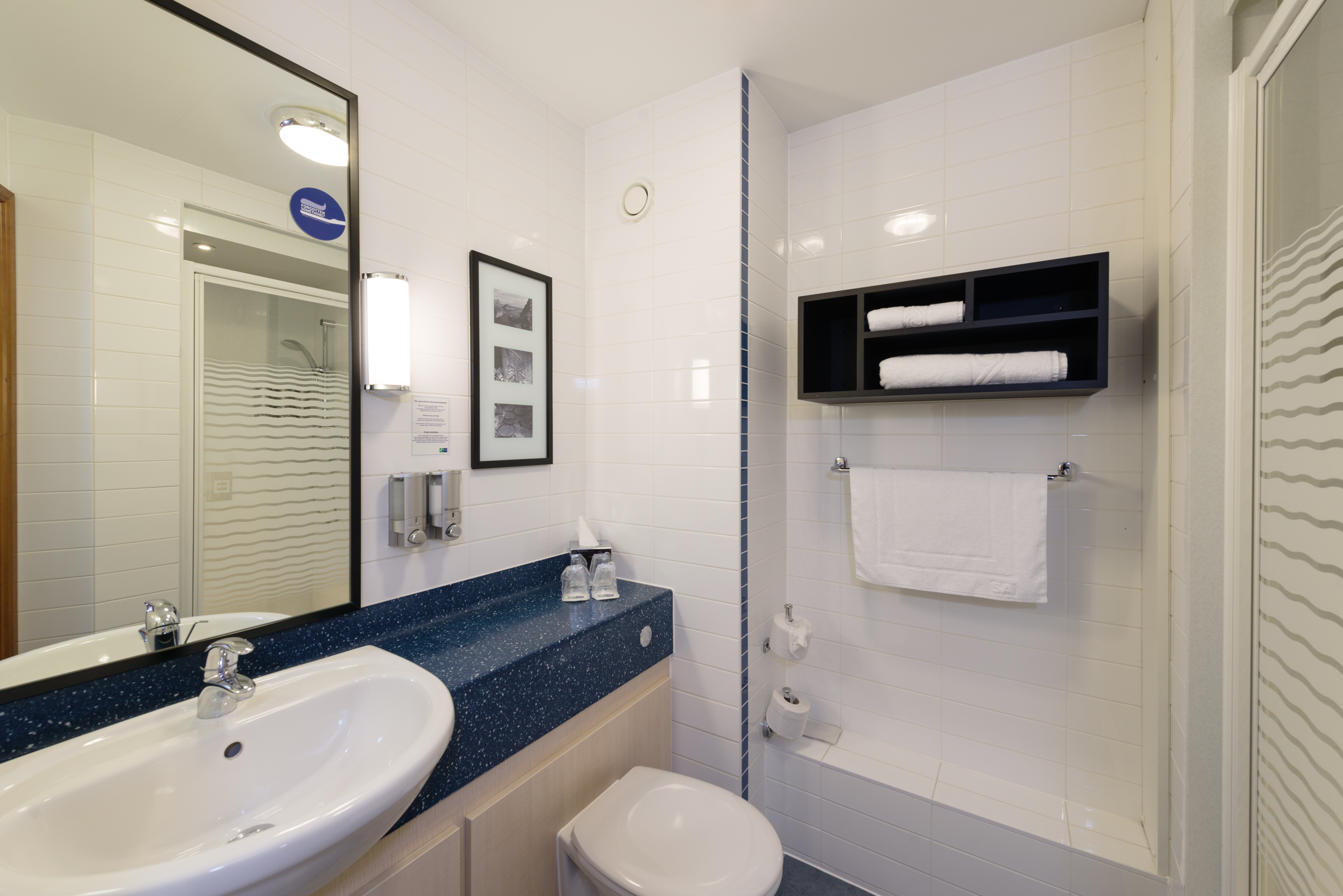 HOLIDAY INN EXPRESS SHREWSBURY 34/40
