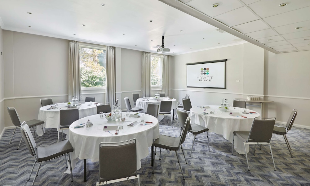 HYATT PLACE LONDON HEATHROW AIRPORT 70/77