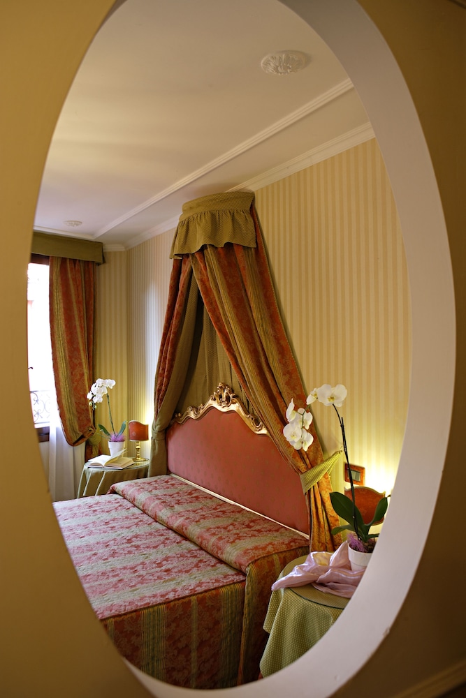 Kette Hotel 13/49