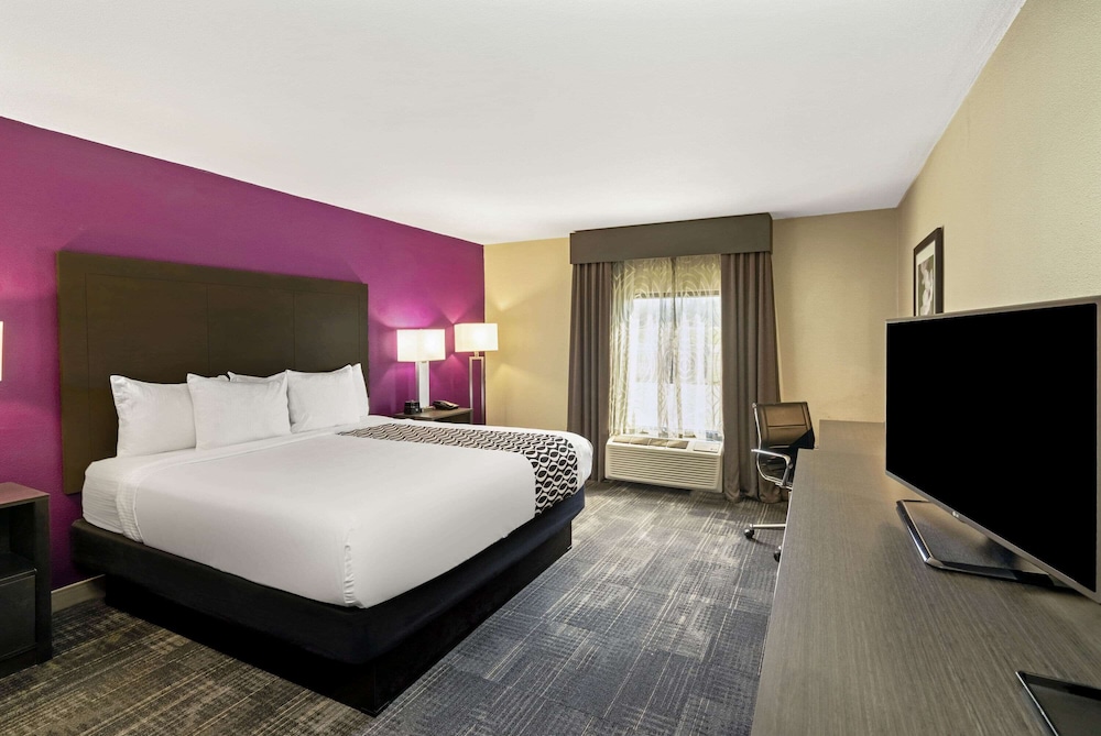 La Quinta Inn And Suites By Wyndham Columbus Ms 6/29