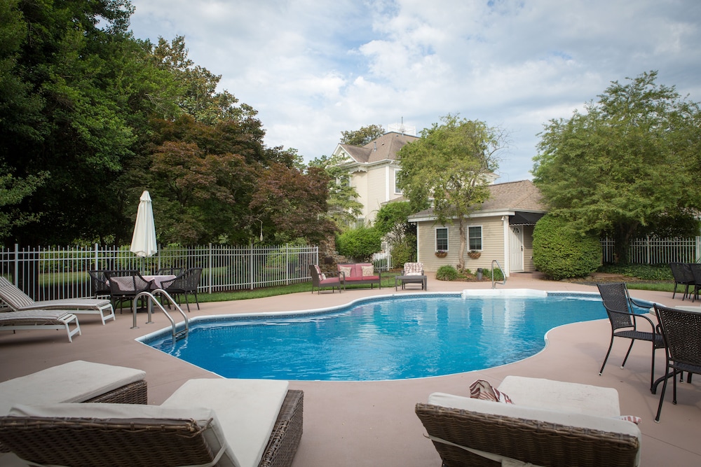 Burke Manor Inn & Pavilion 39/49