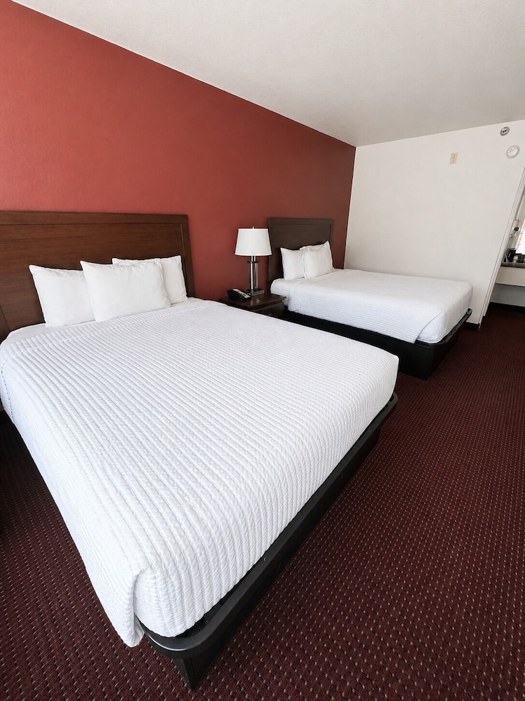 غرفة بسريرين كوين، Carriage House Inn 7/10