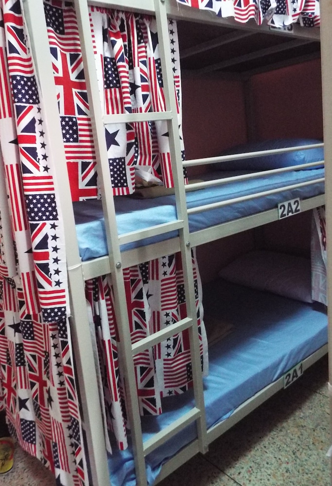 Hostel 24 2/50