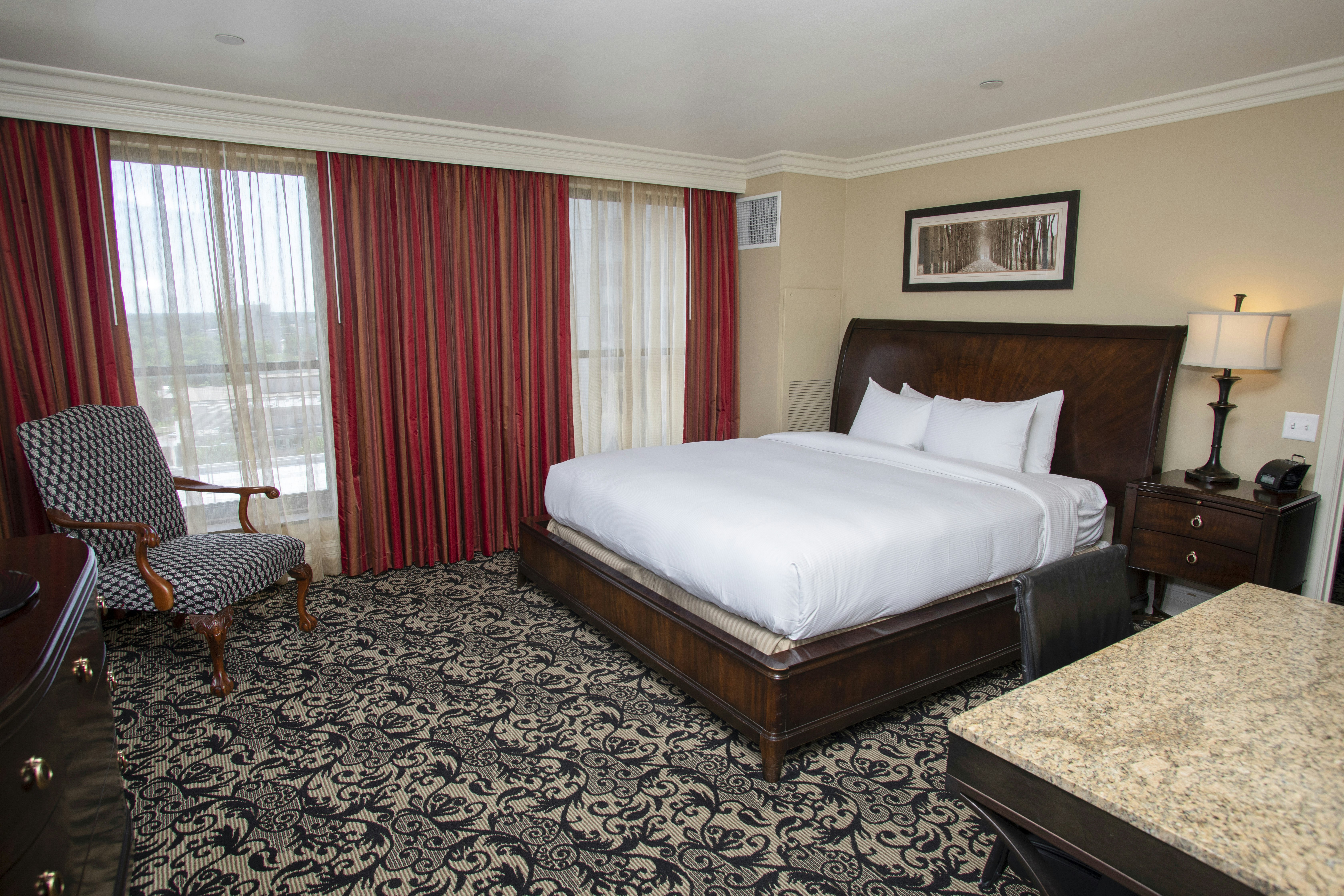 Governor, Suite, King Bed
