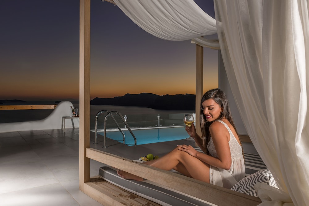 Elite Luxury Suites 25/50