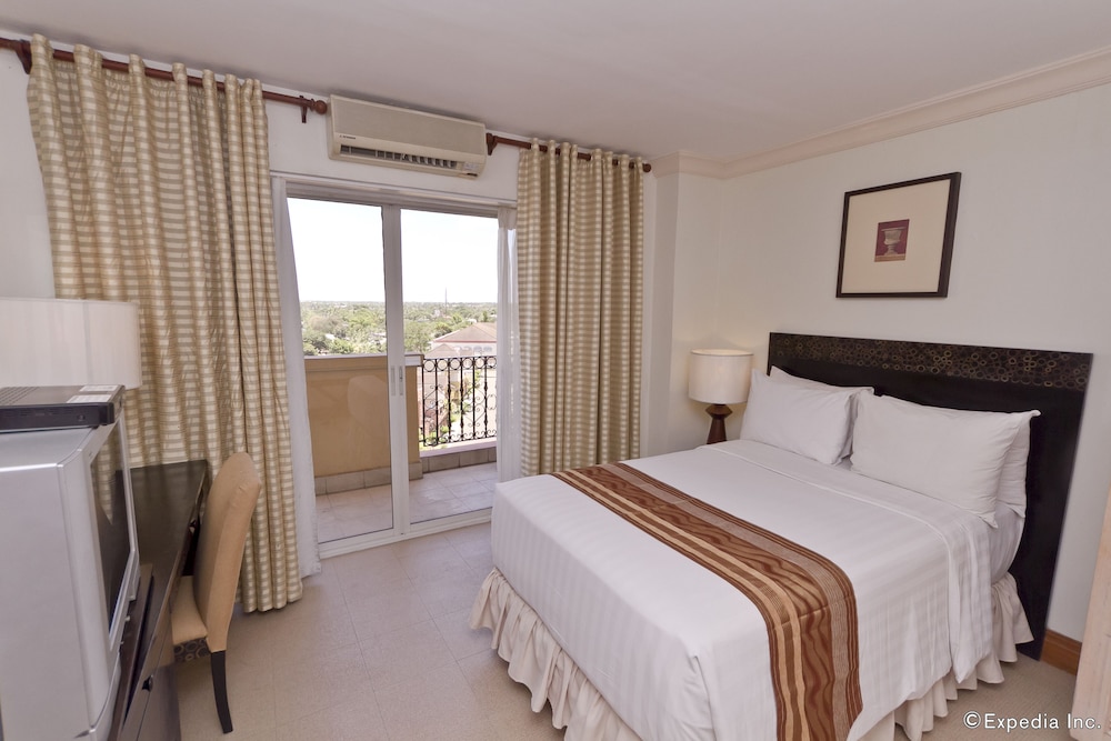 Crown Regency Suites Mactan 12/74