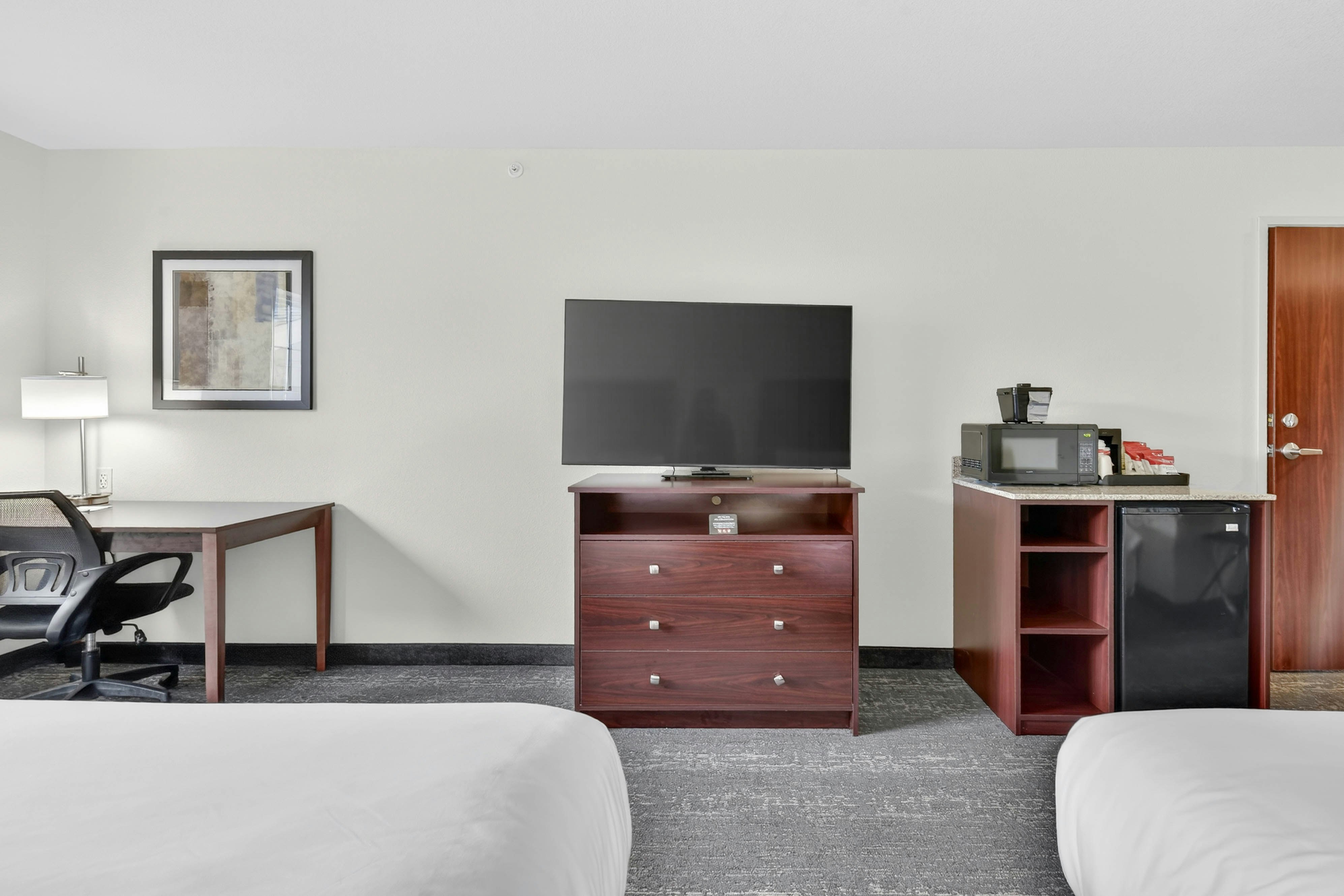 Cobblestone Hotel & Suites - Eaton, OH 39/50