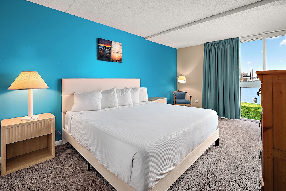 2 Bedrooms, Condo, Standard, King Bed, 2 Queen Beds, Bay View, Sofa, Patio