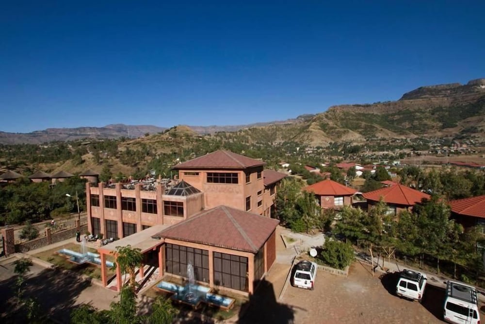 Lal Hotel And Spa 2/33