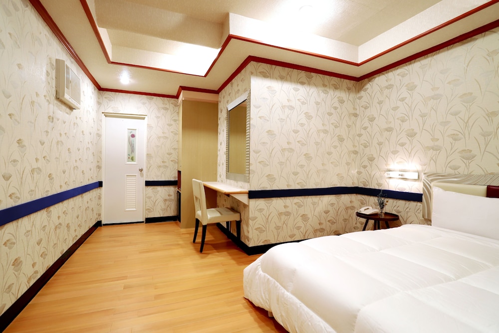 Gorgeous Hot Spring Resort 14/50