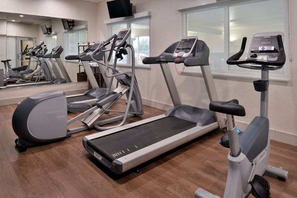 Holiday Inn Express Suites Cincinnati Mason 24/49