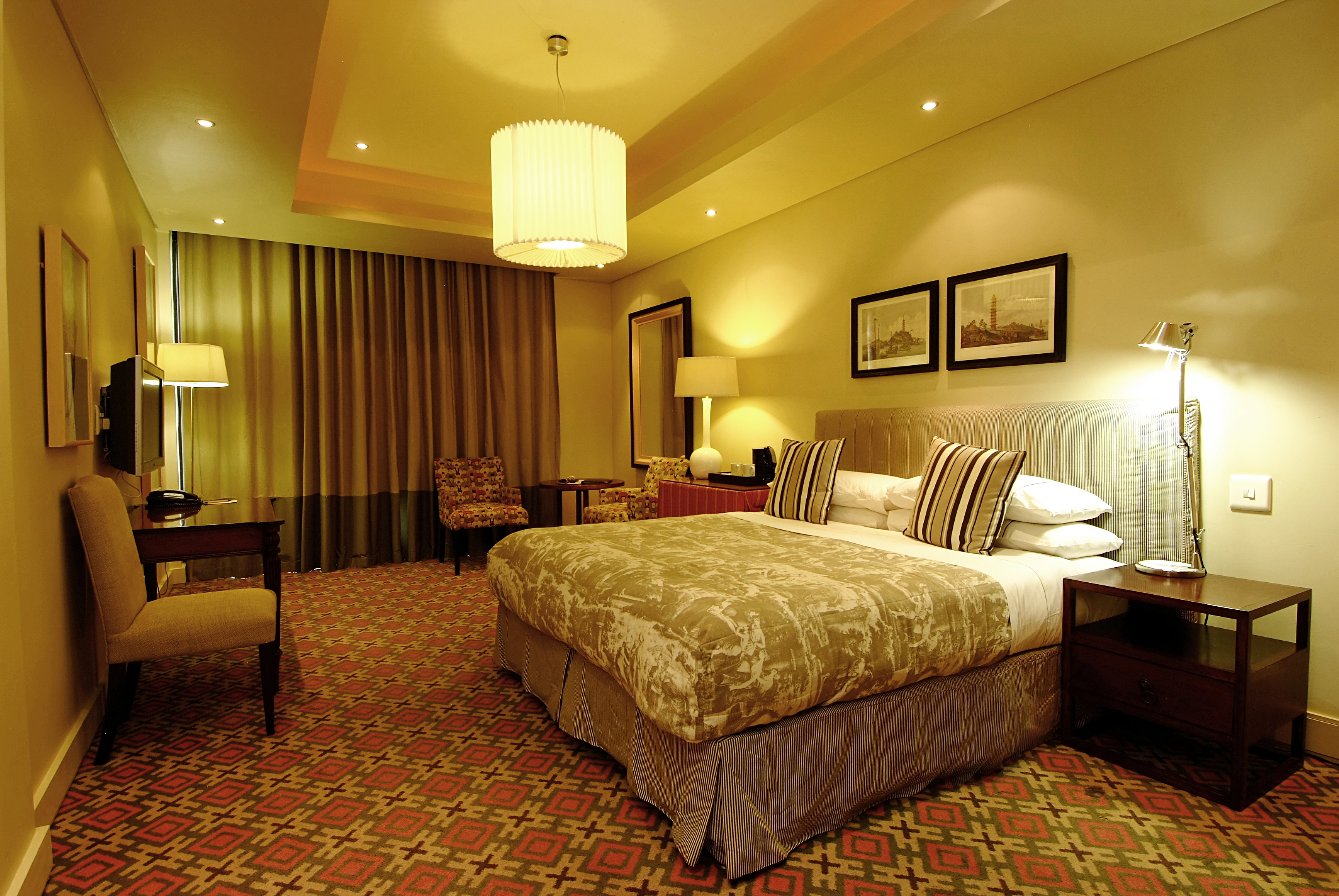 Executive, Suite