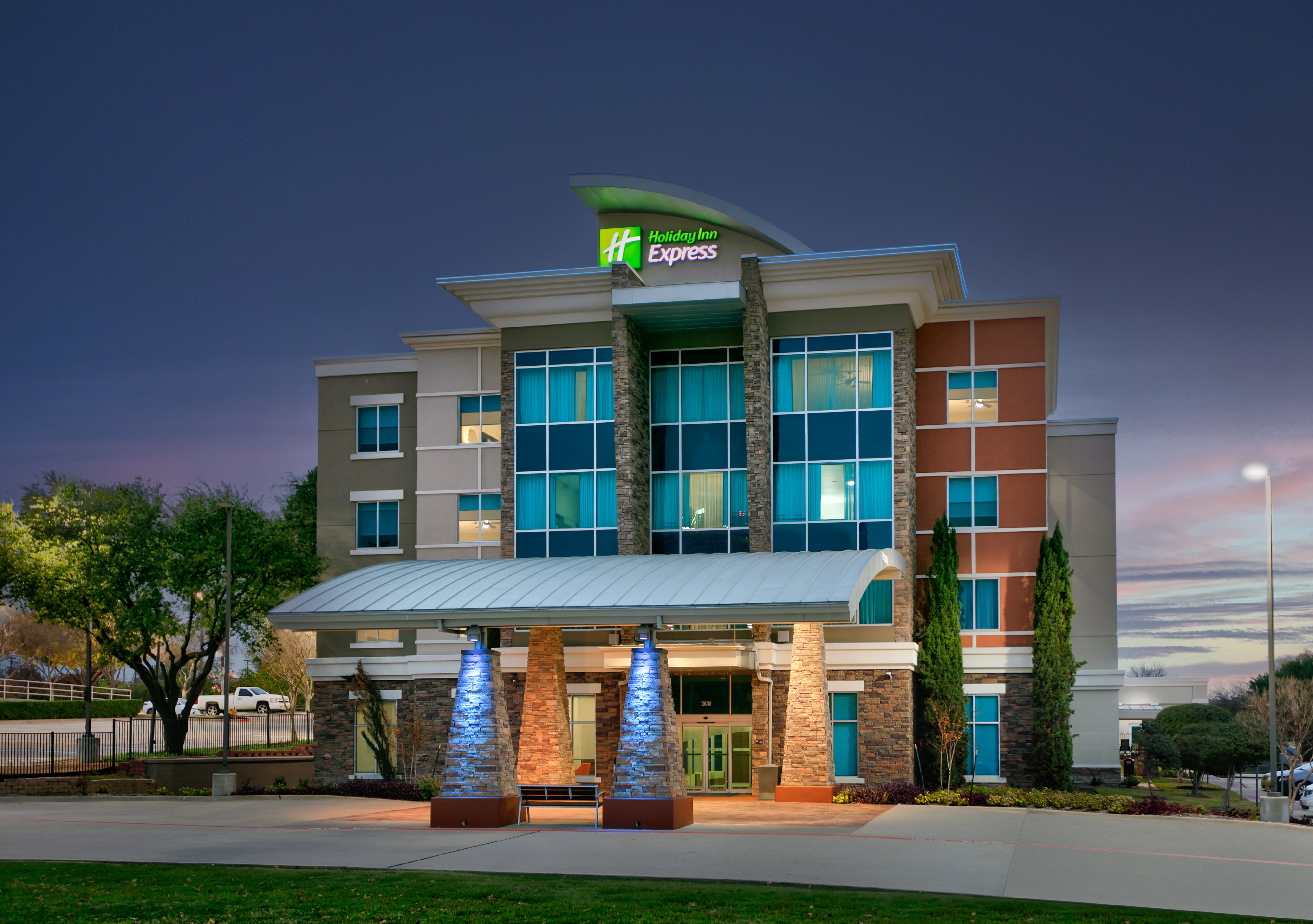 Holiday Inn Express Amp Suites North Dallas At Preston 2/48