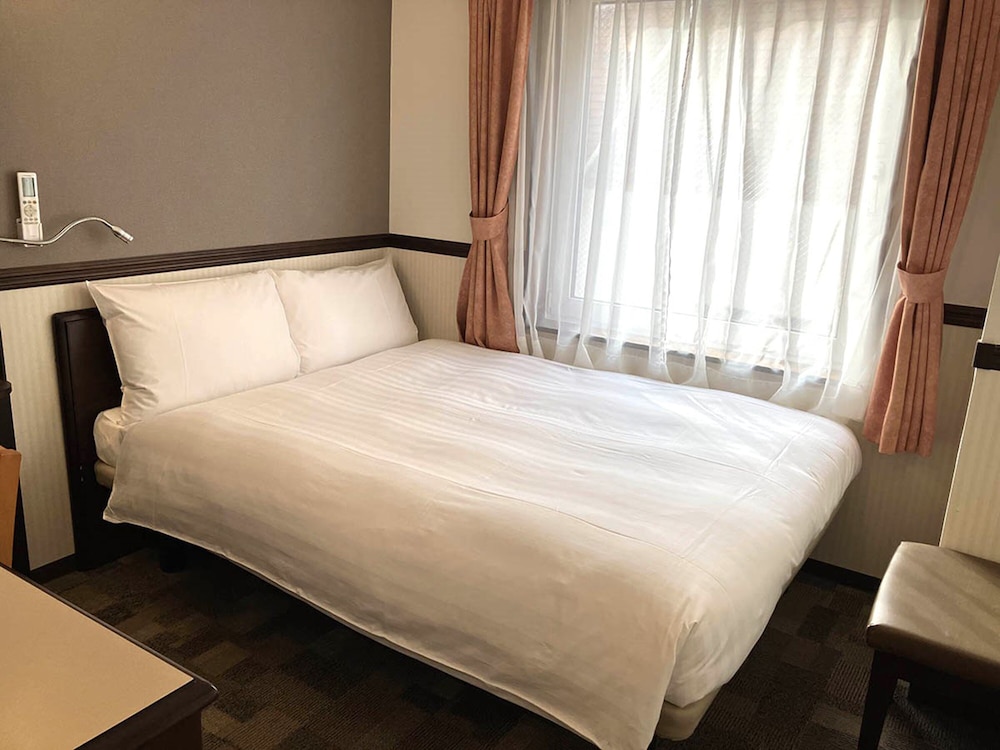 ROOM, DOUBLE BED