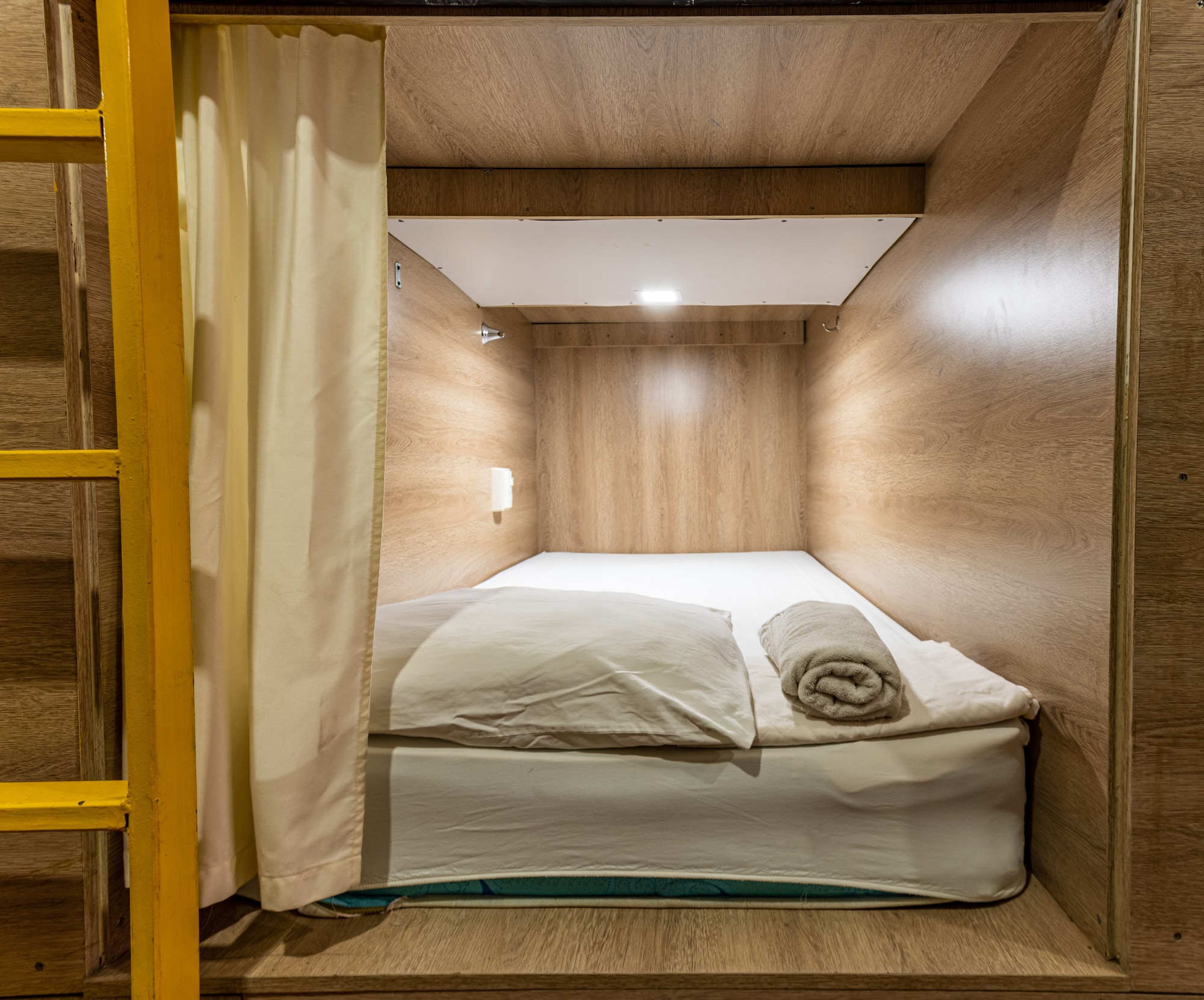 FEMALE DORM, FEMALE ONLY, ECONOMY