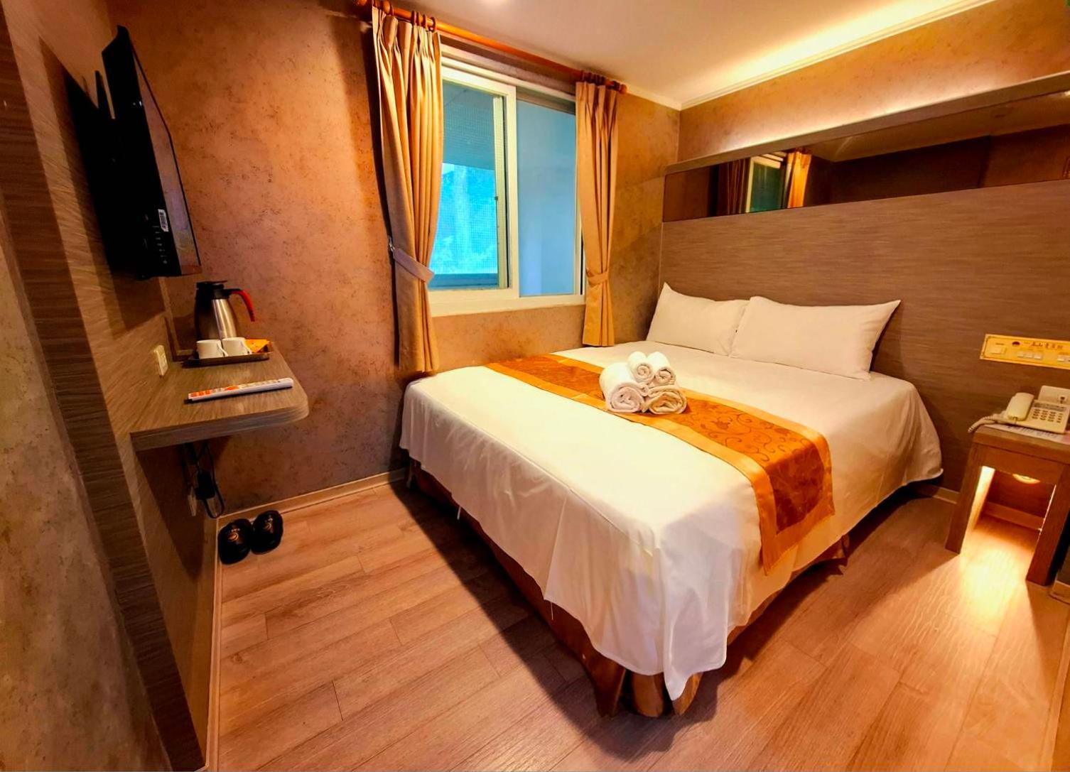 Gau Shan Ching Hotel 8/23