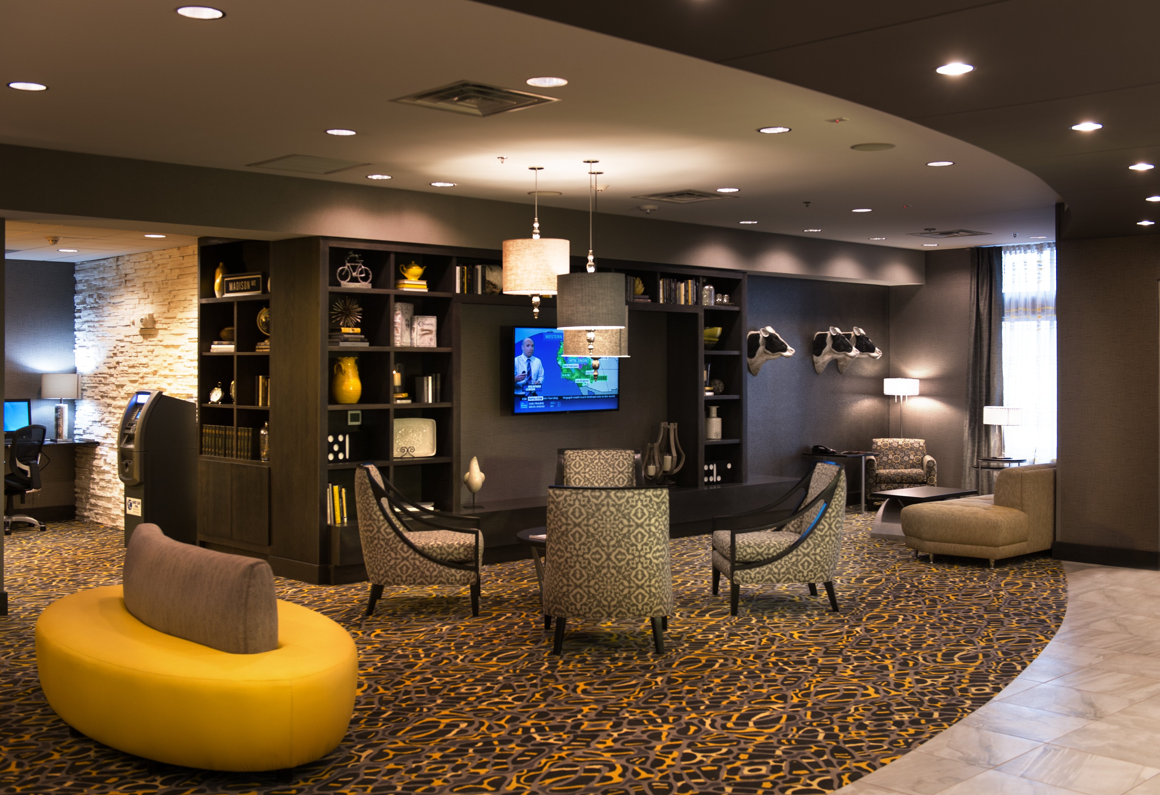 Holiday Inn Express Suites Madison Central 62/68