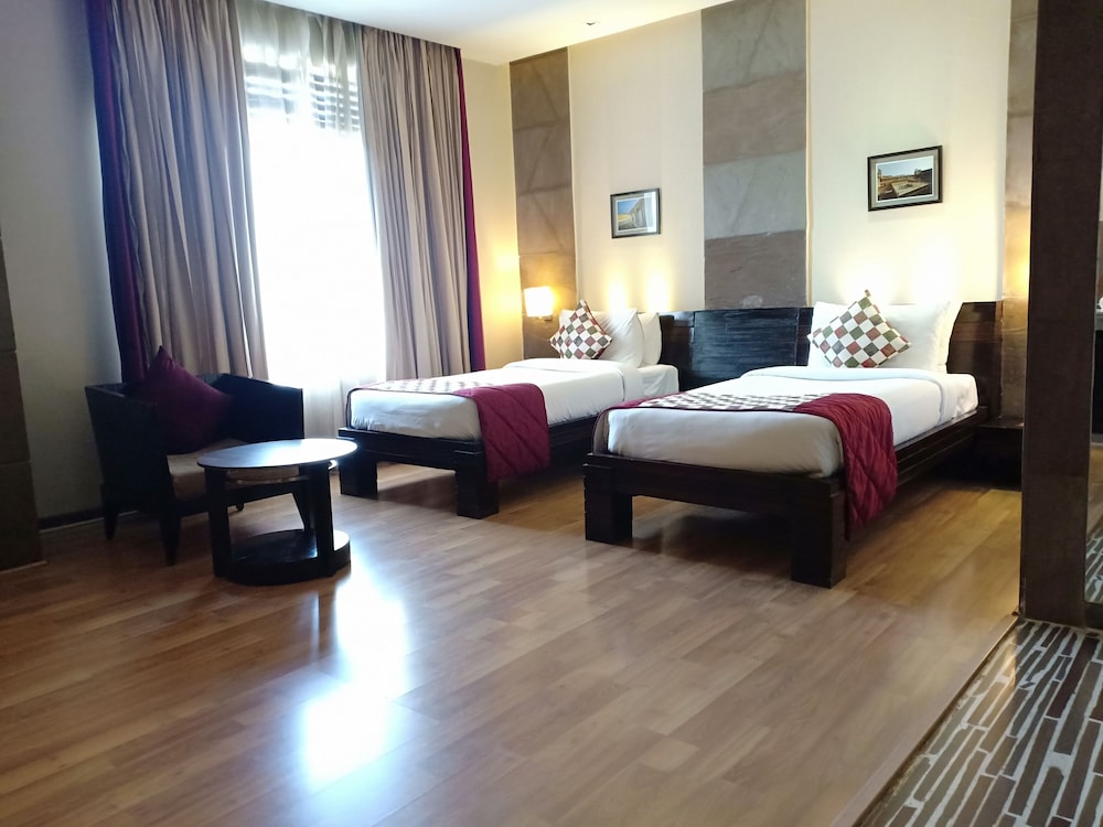 Deluxe, Twin Beds