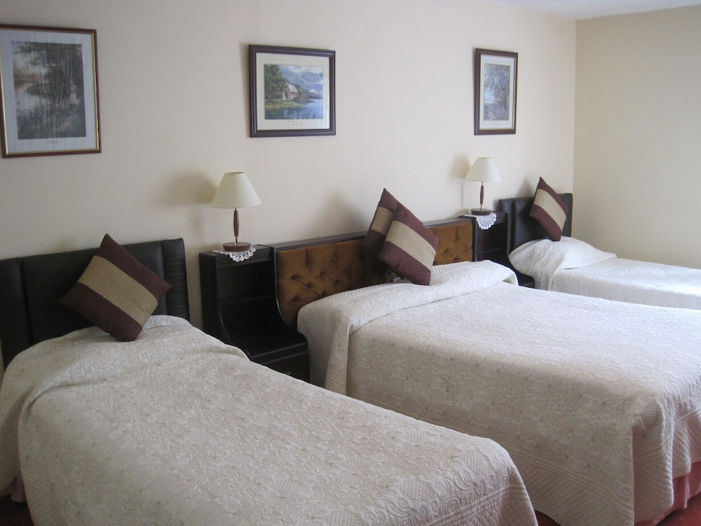 Room at White Heather Farm B B, KENMARE